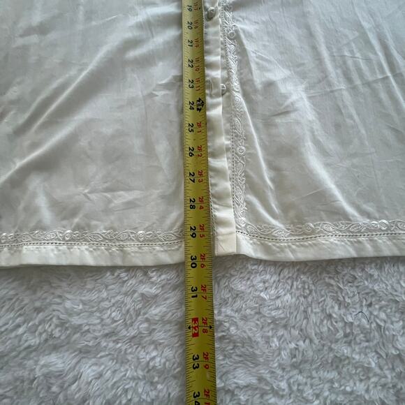 LAUREN Ralph Lauren Women’s White Embroidered Floral Trim Button Down Top Sz XL - Picture 8 of 11